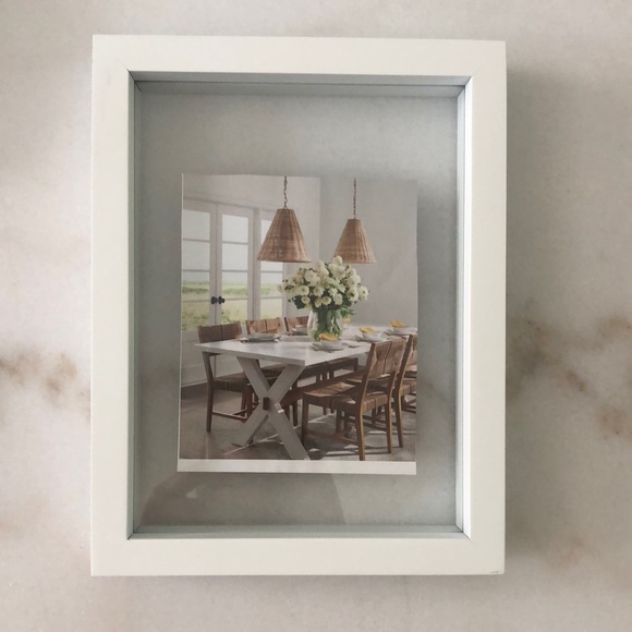 White floating frame - Picture 1 of 6